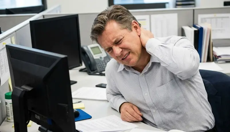 Síndrome del Oficinista: Guía Definitiva de Corrección Postural 2026